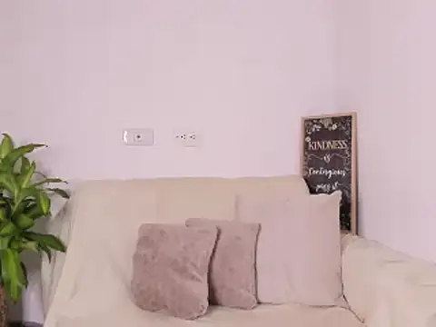 Snapshot of lulu_rrussell chatting on 01/28/25, 03:04 lulu rrussell online show from 01/28/25, 03:04