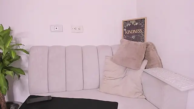 Snapshot of lulu_rrussell chatting on 02/05/25, 05:52 lulu rrussell online show from 02/05/25, 05:52