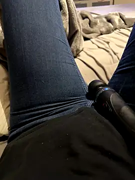 Ana-05 online show from 10/13/25, 05:24