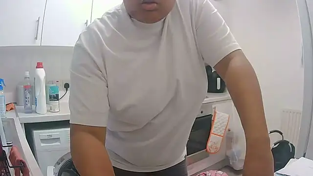 Snapshot of vanilla_chocolate23 chatting on 11/02/25, 10:39 vanilla chocolate23 online show from 11/02/25, 10:39