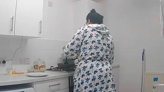 Snapshot of vanilla_chocolate23 chatting on 11/12/25, 09:32 vanilla chocolate23 online show from 11/12/25, 09:32