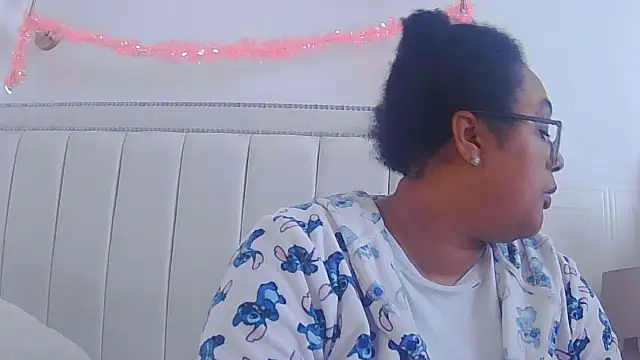 Snapshot of vanilla_chocolate23 chatting on 11/17/25, 10:54 vanilla chocolate23 online show from 11/17/25, 10:54