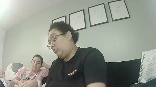 Snapshot of vanilla_chocolate23 chatting on 11/23/25, 11:54 vanilla chocolate23 online show from 11/23/25, 11:54