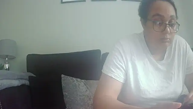 vanilla chocolate23 online show from 06/08/26, 07:42