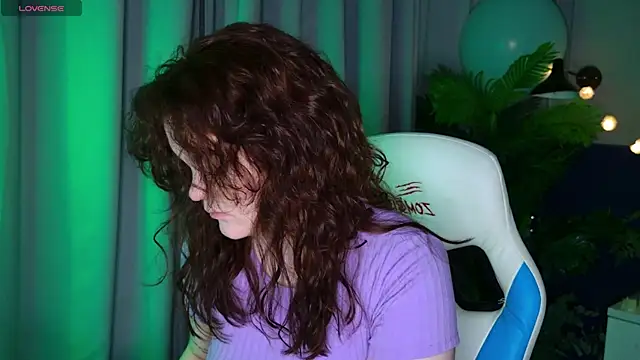 Snapshot of EnnySunrise chatting on 11/19/25, 06:52 EnnySunrise online show from 11/19/25, 06:52