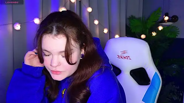 Snapshot of EnnySunrise chatting on 11/28/25, 08:11 EnnySunrise online show from 11/28/25, 08:11