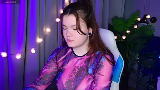 Snapshot of EnnySunrise chatting on 12/15/25, 07:18 EnnySunrise online show from 12/15/25, 07:18