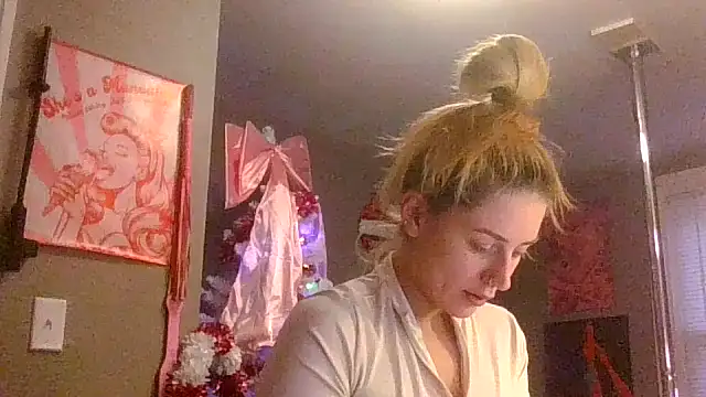 Snapshot of lexybabyxo chatting on 12/17/25, 12:11 lexybabyxo online show from 12/17/25, 12:11