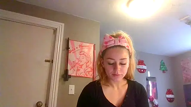 Snapshot of lexybabyxo chatting on 12/18/25, 01:17 lexybabyxo online show from 12/18/25, 01:17