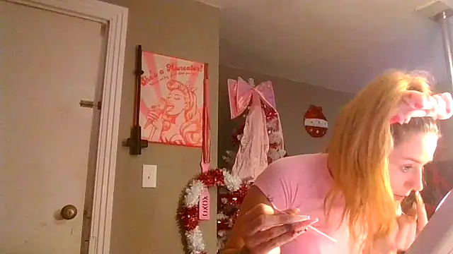 Snapshot of lexybabyxo chatting on 12/19/25, 02:02 lexybabyxo online show from 12/19/25, 02:02