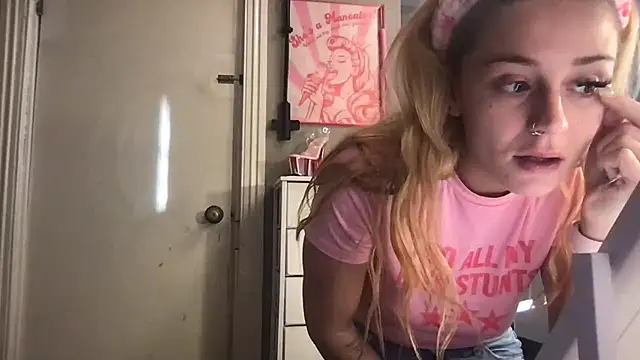 Snapshot of lexybabyxo chatting on 01/08/26, 01:24 lexybabyxo online show from 01/08/26, 01:24