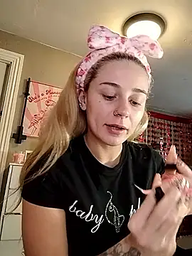 Snapshot of lexybabyxo chatting on 02/11/26, 12:43 lexybabyxo online show from 02/11/26, 12:43
