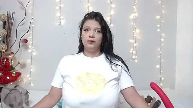 Nicol Love0 online show from 01/03/25, 06:46