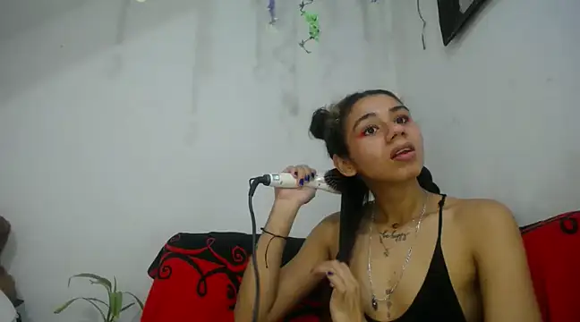 Snapshot of diamonmeli chatting on 01/09/25, 07:18 diamonmeli online show from 01/09/25, 07:18