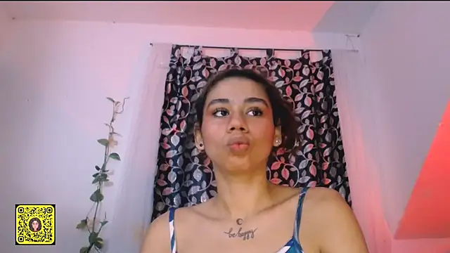 Snapshot of diamonmeli chatting on 02/18/25, 12:49 diamonmeli online show from 02/18/25, 12:49