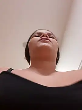 Snapshot of girl_milk1 chatting on 12/11/24, 10:38 girl milk1 online show from 12/11/24, 10:38