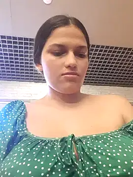 Snapshot of girl_milk1 chatting on 12/13/24, 10:55 girl milk1 online show from 12/13/24, 10:55