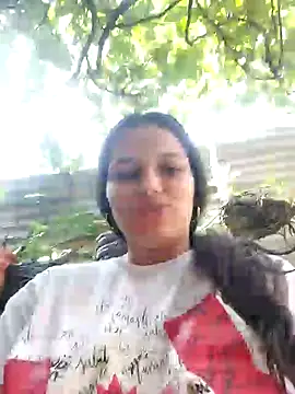 Snapshot of girl_milk1 chatting on 02/02/25, 04:11 girl milk1 online show from 02/02/25, 04:11