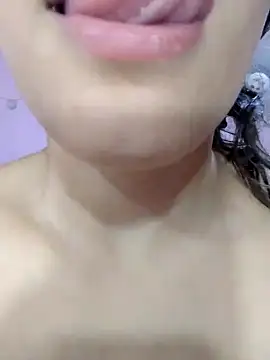 Snapshot of girl_milk1 chatting on 02/08/25, 01:00 girl milk1 online show from 02/08/25, 01:00