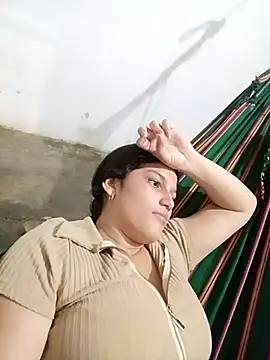 Snapshot of girl_milk1 chatting on 09/30/25, 11:32 girl milk1 online show from 09/30/25, 11:32