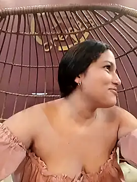 Snapshot of girl_milk1 chatting on 10/25/25, 10:48 girl milk1 online show from 10/25/25, 10:48