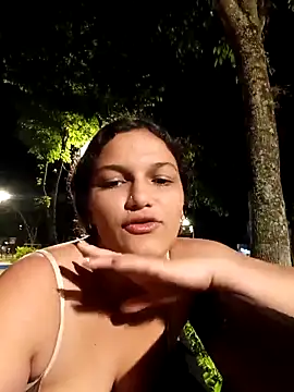 Snapshot of girl_milk1 chatting on 10/27/25, 11:41 girl milk1 online show from 10/27/25, 11:41