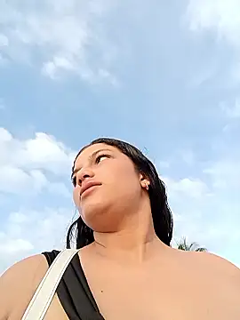 girl milk1 online show from 11/03/25, 09:38