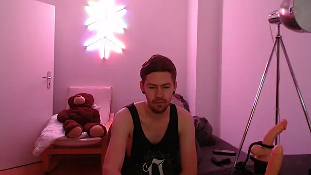 Snapshot of jonny-bisexual chatting on 12/12/24, 10:31 jonny-bisexual online show from 12/12/24, 10:31