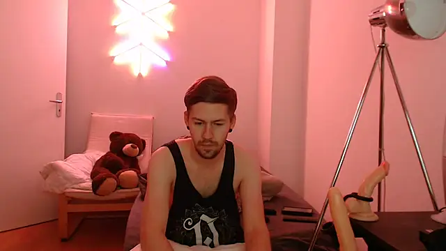 Snapshot of jonny-bisexual chatting on 12/15/24, 12:18 jonny-bisexual online show from 12/15/24, 12:18