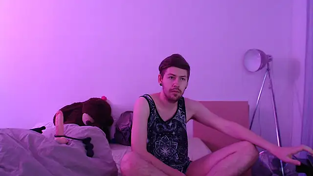 Snapshot of jonny-bisexual chatting on 12/20/24, 12:19 jonny-bisexual online show from 12/20/24, 12:19