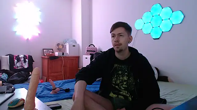 Snapshot of jonny-bisexual chatting on 12/25/24, 05:05 jonny-bisexual online show from 12/25/24, 05:05