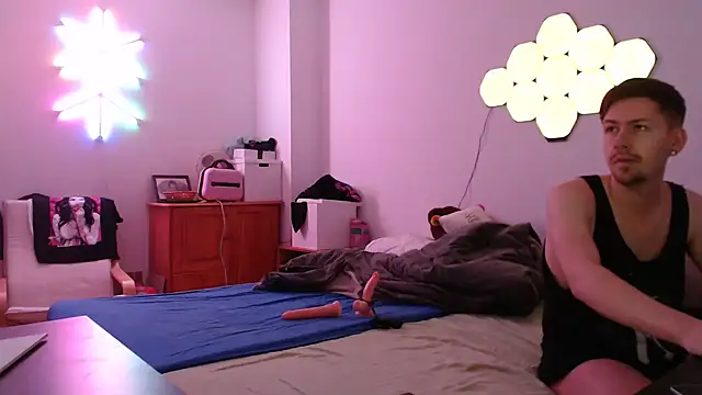 Snapshot of jonny-bisexual chatting on 12/27/24, 01:22 jonny-bisexual online show from 12/27/24, 01:22