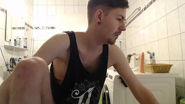 Snapshot of jonny-bisexual chatting on 12/29/24, 09:52 jonny-bisexual online show from 12/29/24, 09:52