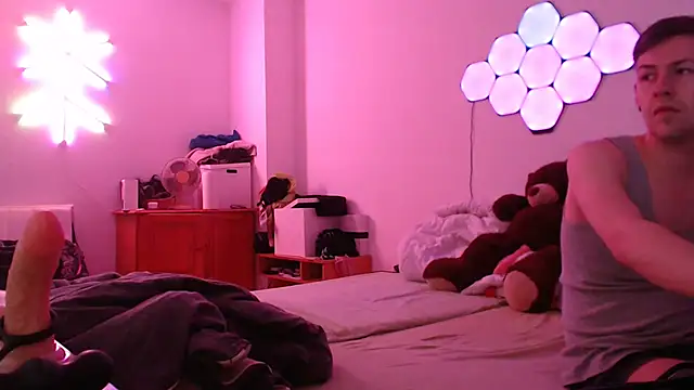 Snapshot of jonny-bisexual chatting on 02/22/25, 10:52 jonny-bisexual online show from 02/22/25, 10:52