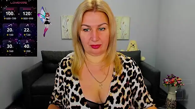 Lili Crossi online show from 10/15/25, 05:51