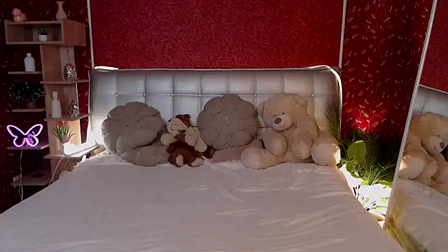 AuroraAksnesss online show from 09/17/25, 04:03