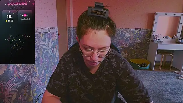 Chloe strip online show from 09/27/25, 02:49