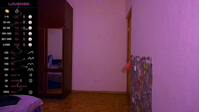 Chloe strip online show from 10/17/25, 04:42