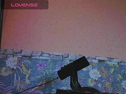 Chloe strip online show from 10/20/25, 05:52