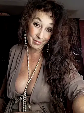 GypsyEsmeralda online show from 11/13/25, 04:06
