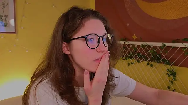 Snapshot of cherry_lea chatting on 11/18/25, 05:17 cherry lea online show from 11/18/25, 05:17