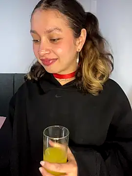 Andi9  online show from 10/17/25, 01:09