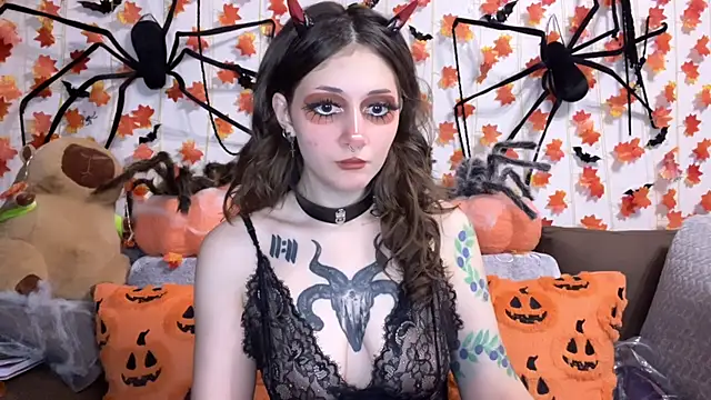 Snapshot of _Devill_Baby chatting on 10/13/25, 05:13  Devill Baby online show from 10/13/25, 05:13