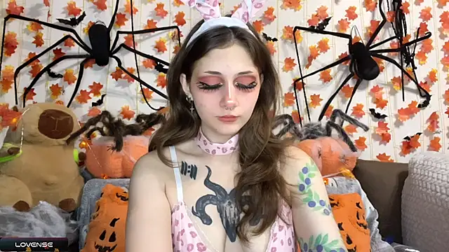 Snapshot of _Devill_Baby chatting on 10/22/25, 07:24  Devill Baby online show from 10/22/25, 07:24