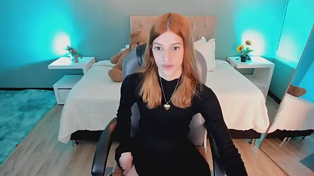 Snapshot of Nora_Vennucci chatting on 11/11/25, 06:19 Nora Vennucci online show from 11/11/25, 06:19