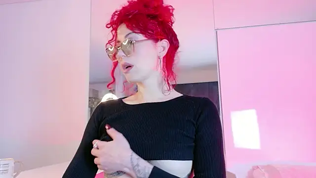 Borbala Iggy online show from 10/18/25, 07:47