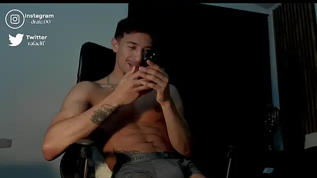 Snapshot of rafael_stone chatting on 09/16/25, 02:23 rafael stone online show from 09/16/25, 02:23