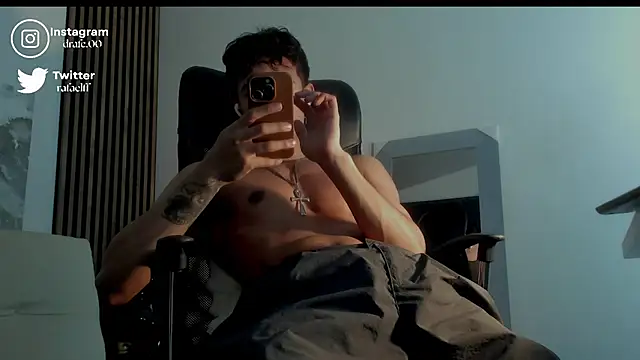 Snapshot of rafael_stone chatting on 09/25/25, 02:37 rafael stone online show from 09/25/25, 02:37