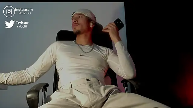 Snapshot of rafael_stone chatting on 09/30/25, 02:16 rafael stone online show from 09/30/25, 02:16