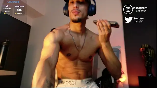 Snapshot of rafael_stone chatting on 10/16/25, 03:40 rafael stone online show from 10/16/25, 03:40